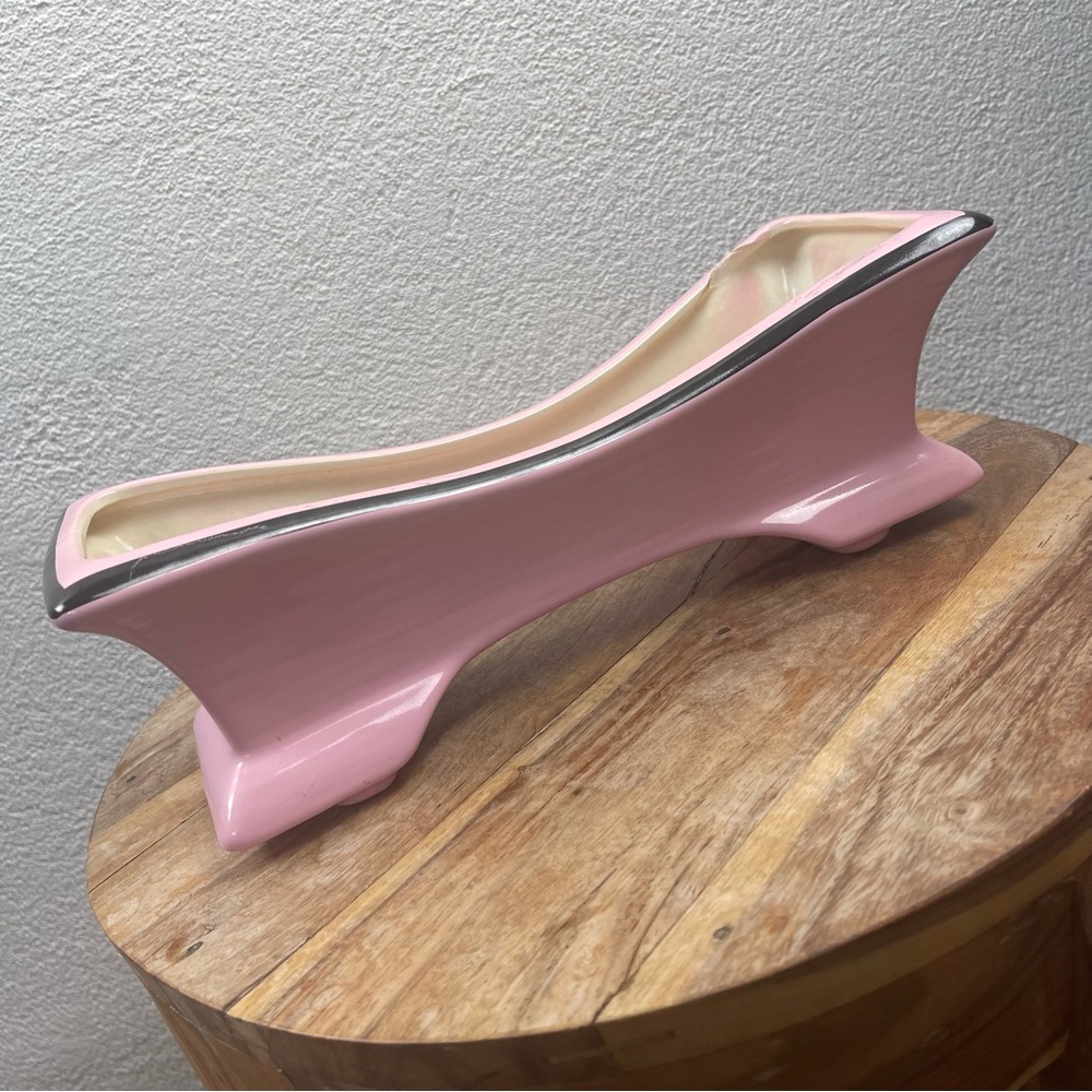 Vintage l 50s Mid-Century Mod Kitsch Glossy Pink Black Trim Long Footed Planter - Picture 1 of 15